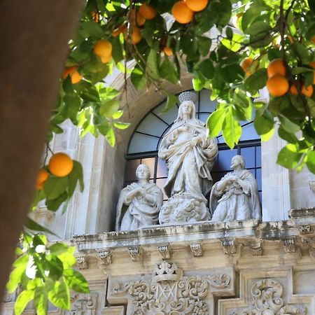 Hostal Paco'S Севілья Екстер'єр фото The Orange Trees of Sorrento