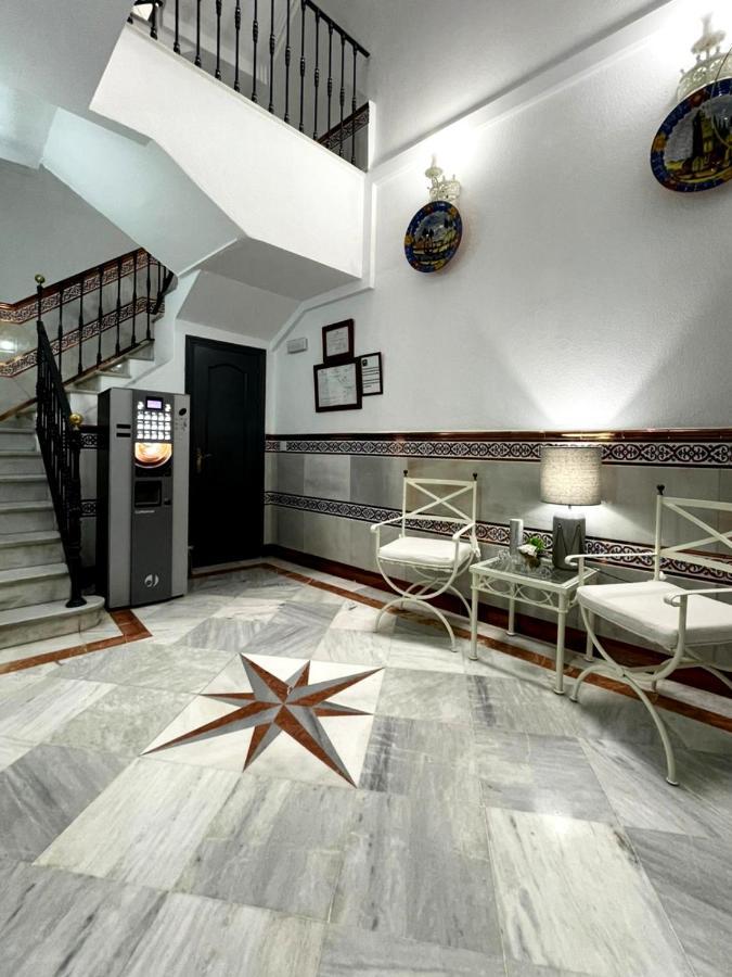 Hostal Paco'S Севілья Екстер'єр фото Interior of the hotel