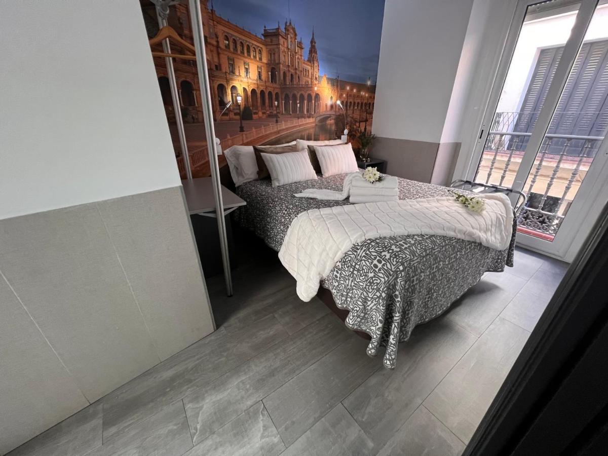 Hostal Paco'S Севілья Екстер'єр фото A bedroom with a wall mural