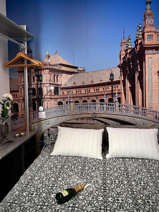 Hostal Paco'S Севілья Екстер'єр фото A room with a view of the cathedral
