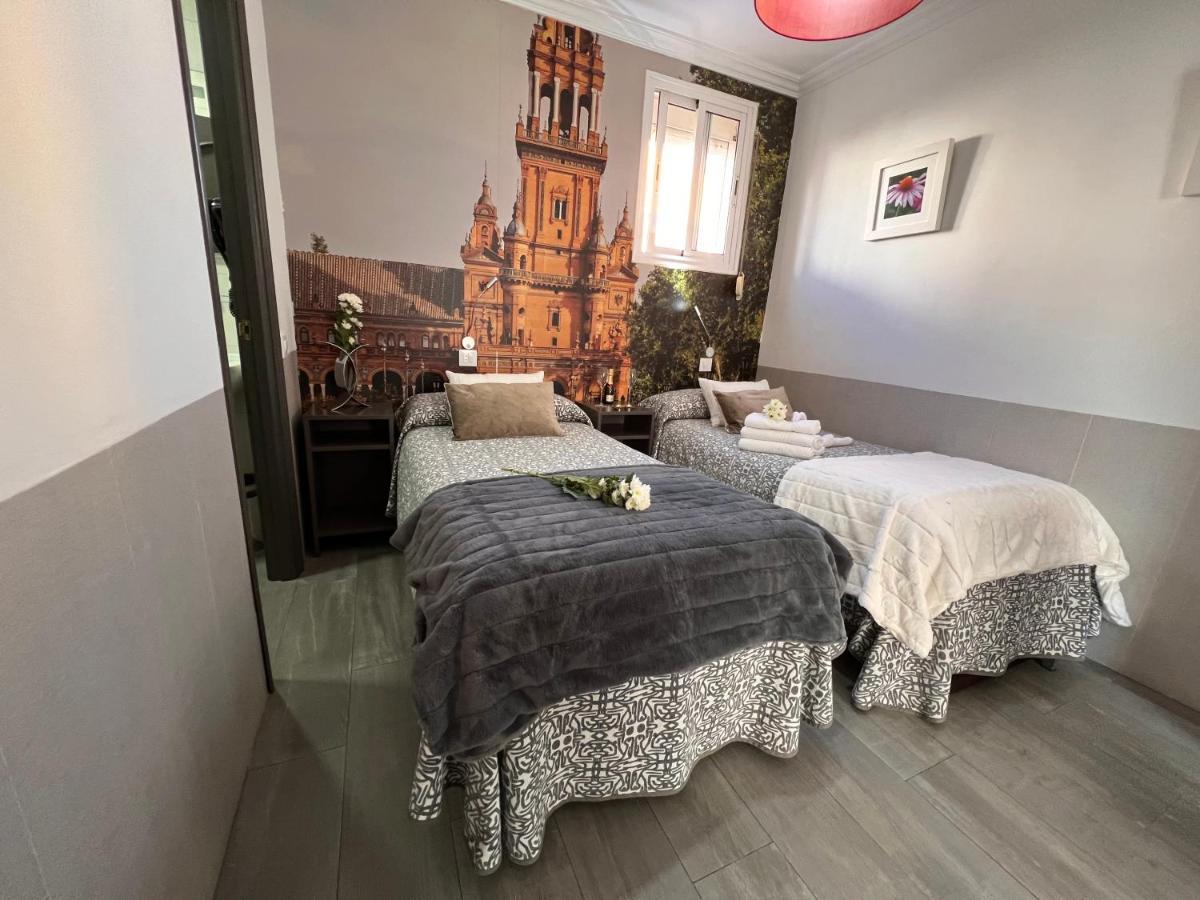 Hostal Paco'S Севілья Екстер'єр фото A room at the hotel