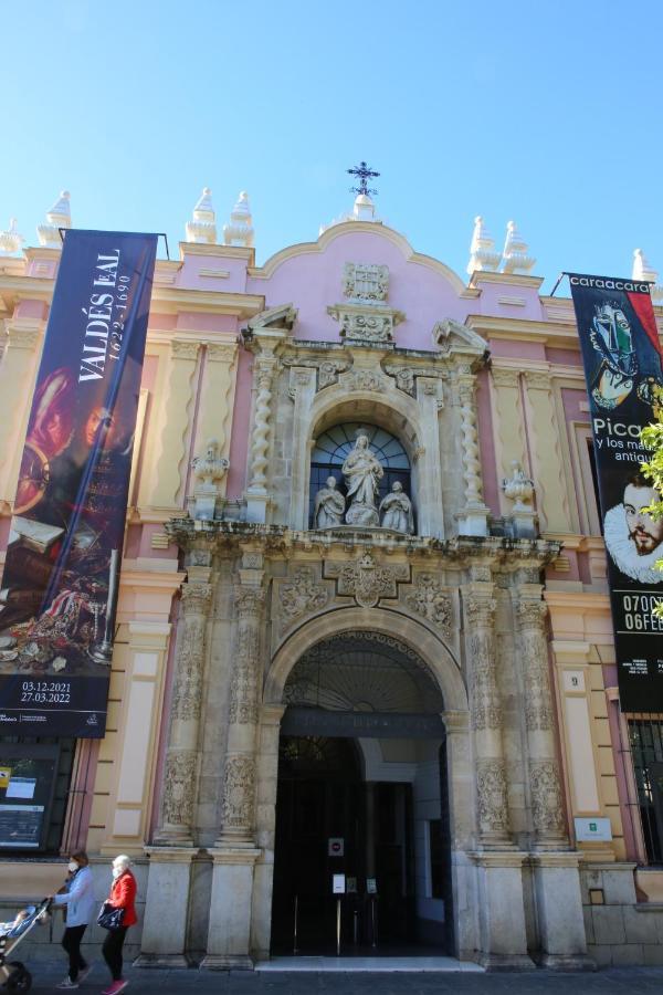 Hostal Paco'S Севілья Екстер'єр фото Facade of the museum