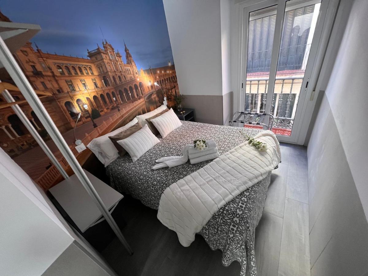 Hostal Paco'S Севілья Екстер'єр фото A room at the hotel