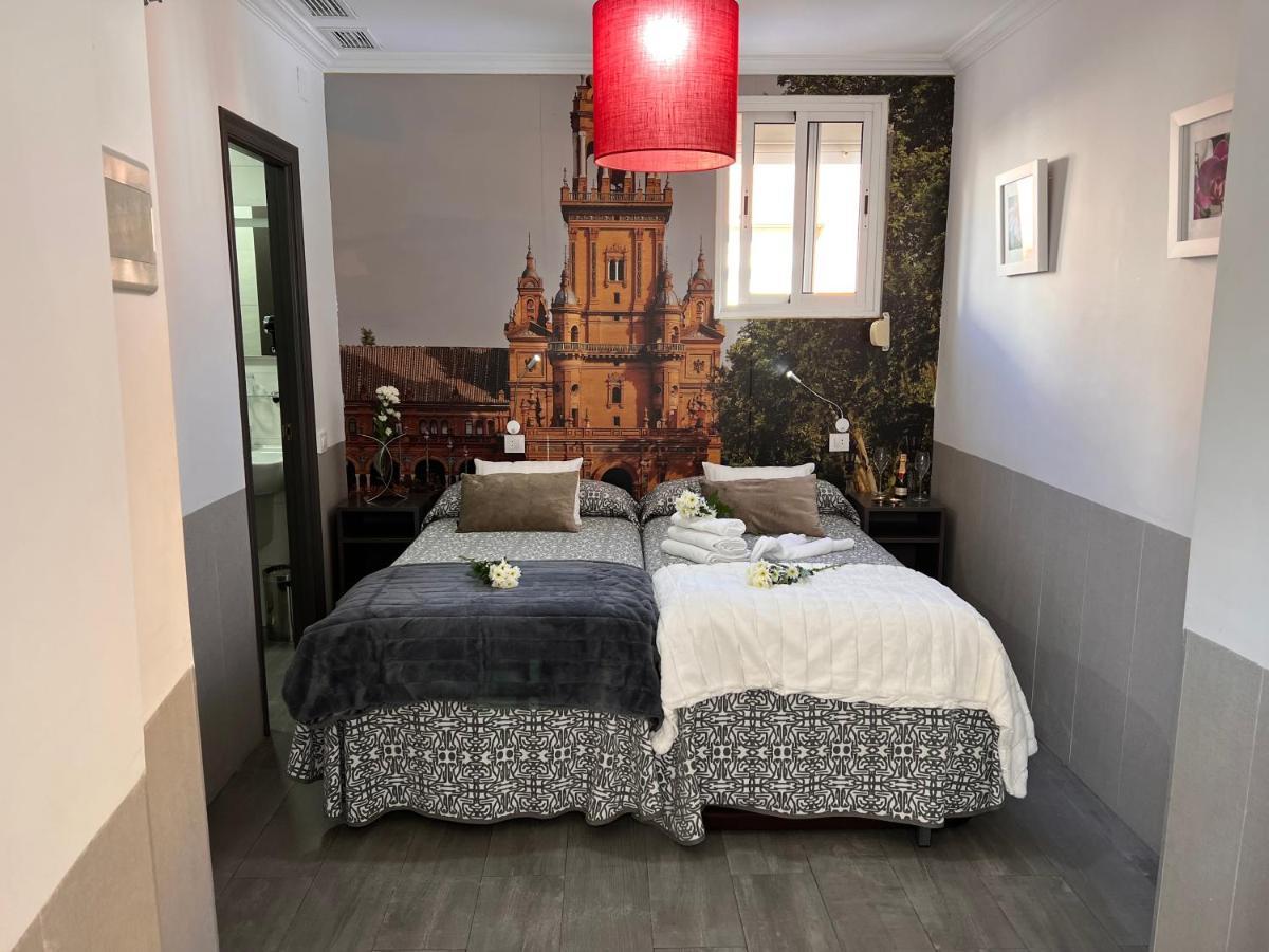 Hostal Paco'S Севілья Екстер'єр фото A room at the hotel