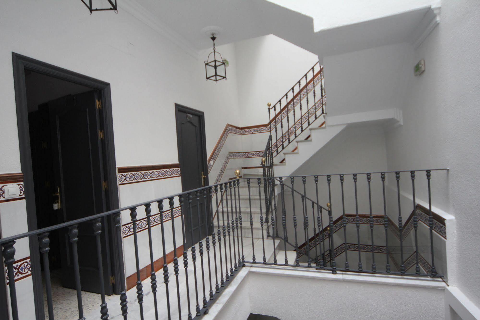 Hostal Paco'S Севілья Екстер'єр фото Staircase